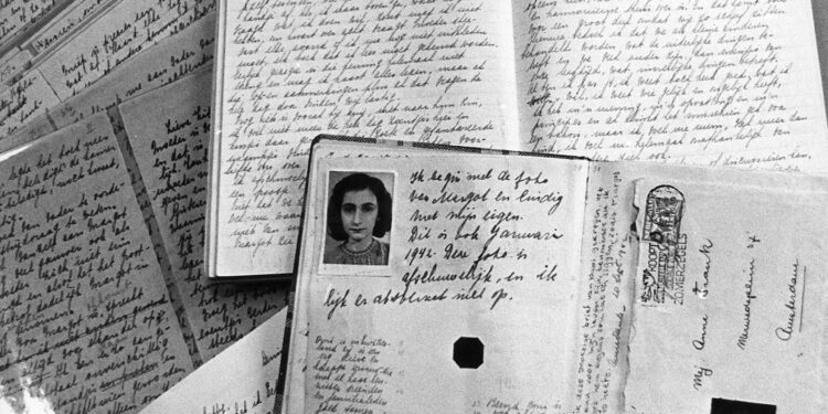 Livre/ « Le Journal d’Anne Frank »: Témoignage poignant d’une vie cachée pendant l’Holocauste