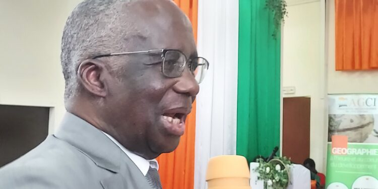 Inauguration du Colloque sur la Décentralisation: Le Pr Hauhouot Asseypo introduit les débats sur les Paradigmes territoriaux