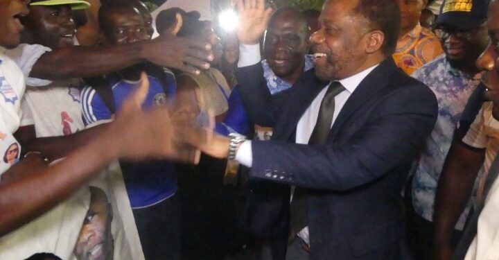 Accueil triomphal du ministre Sébastien DANO DJEDJE à son retour d’une semaine en France