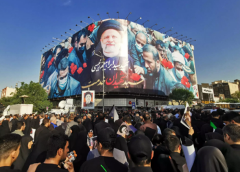 Adieu ému à Téhéran pour le président Raïssi