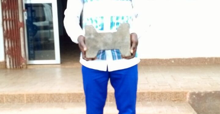 Alépé/Protection de l’environnement: Mambo Conconi, ce jeune innovateur qui recycle les déchets plastiques et ménagers