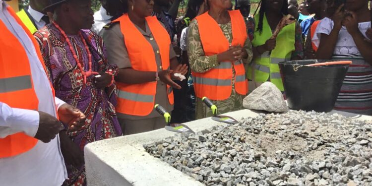 AKOUPE: L’Ong Racines d’enfance pose la première pierre d’une école maternelle à Adikokoi