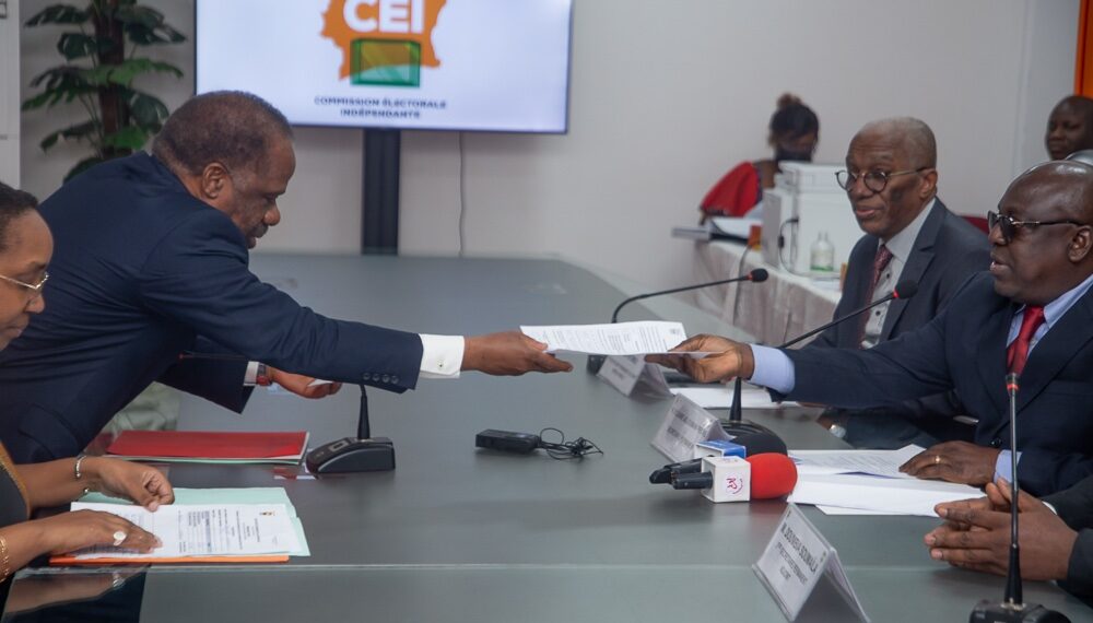 Présidentielle 2025 : Laurent Gbagbo dépose sa candidature à la CEI