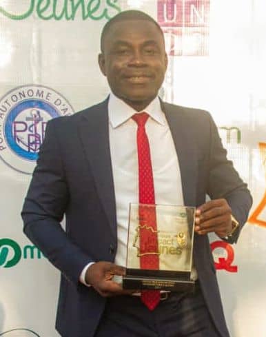 ALÉPÉ /Distinction : Anoh Vivien reçoit le prix du meilleur délégué du Cnjci du district des Lagunes