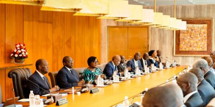 Débat : la Côte d’Ivoire est-elle encore gouvernée par des institutions, ou déjà par une famille ?