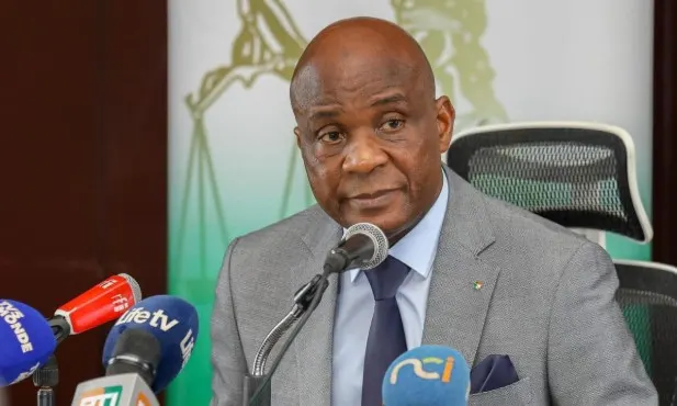 Désinformation et silence officiel : la prolifération des faux communiqués interroge l’État