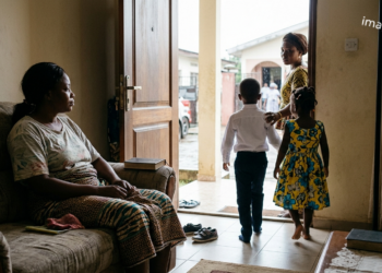 L&rsquo;église/Le miroir du parvis : quand l&rsquo;apparence des enfants supplée la foi des parents